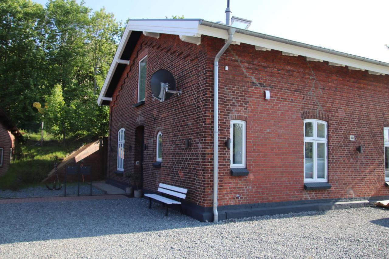 הוסום Altes Bahnhofsvorsteherhaus Wohnung Unten מראה חיצוני תמונה